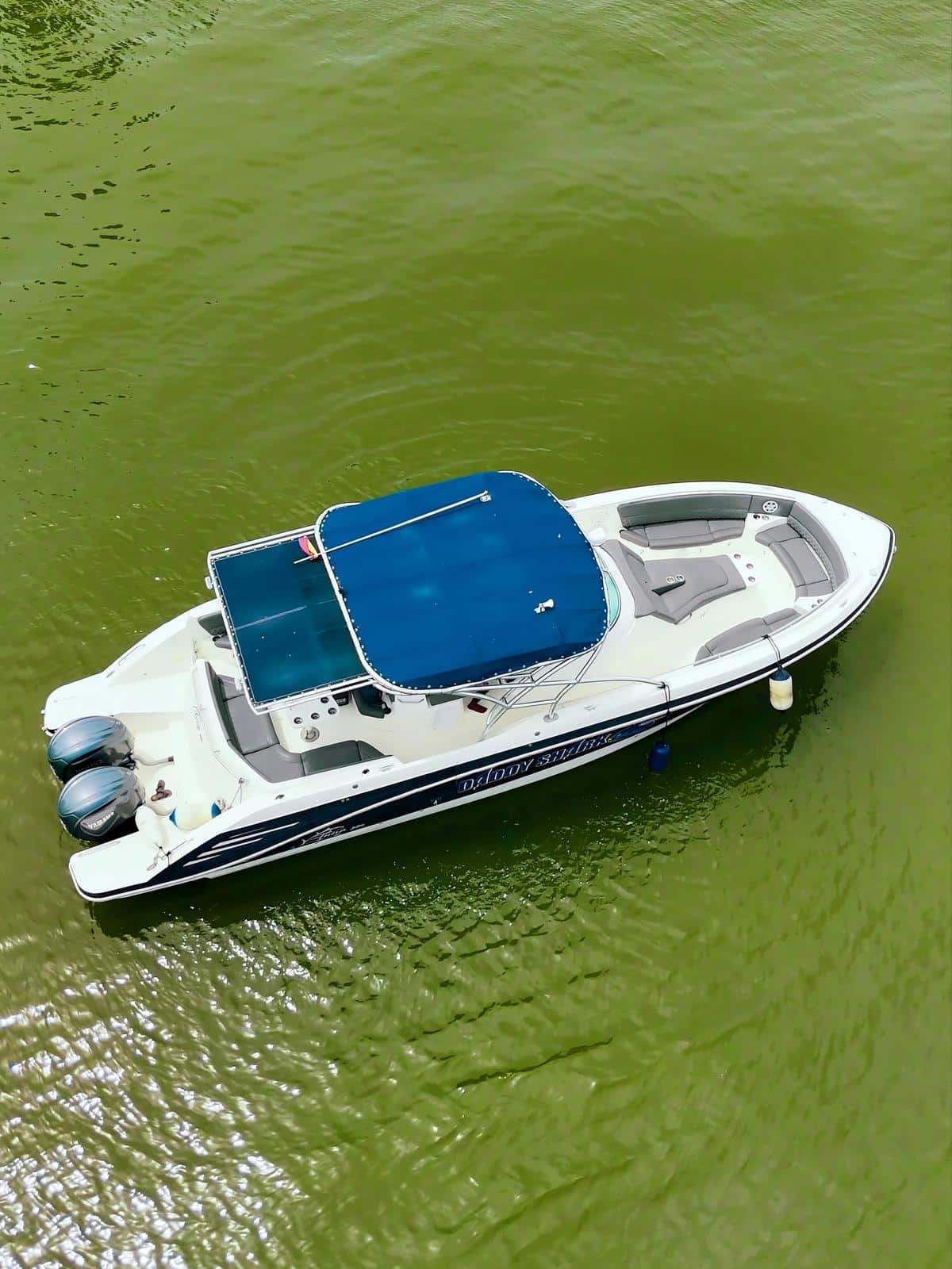 Yate Daddy Shark en Cartagena Colombia vista exterior